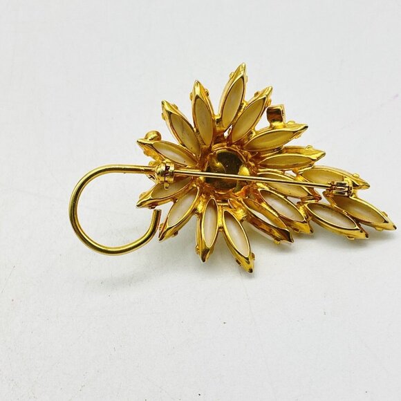 Vintage Milk Glass Flowering Vine Pin Gold Tone Daisy Coneflower Nature Garden - Picture 5 of 6